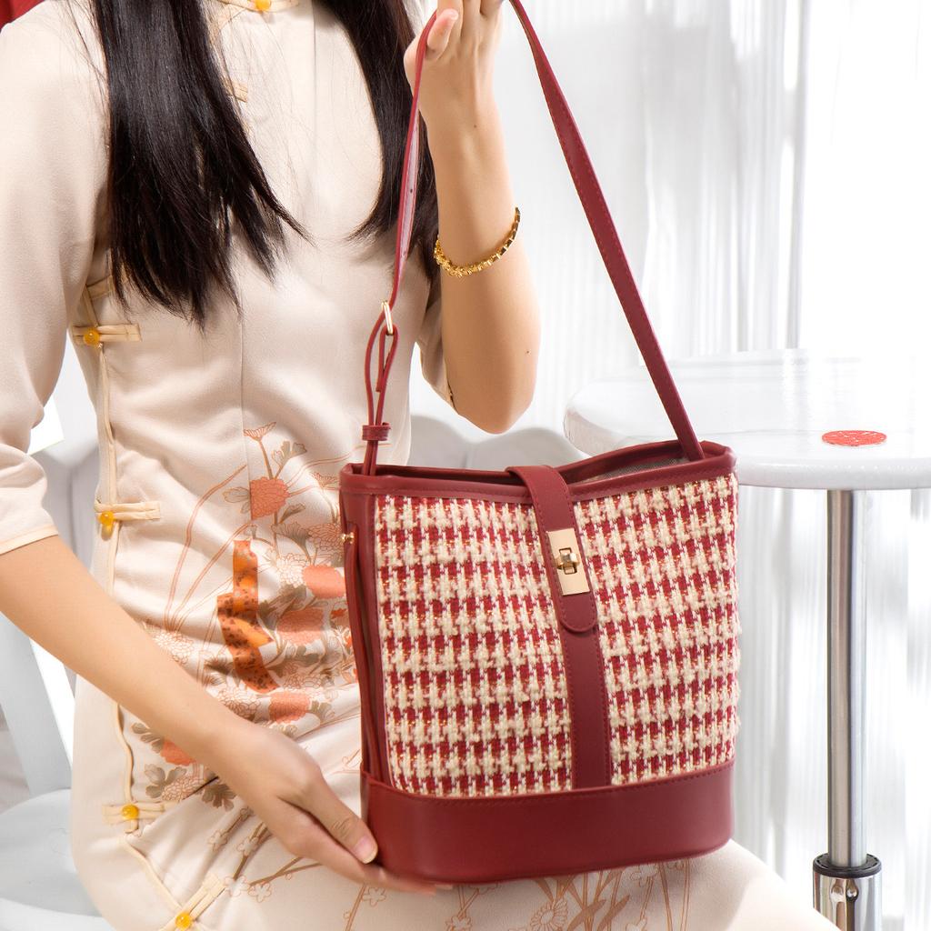 Houndstooth Pattern Niche Design Large-capacity Underarm Bucket Bag for Women 2023 Birthday Gift Red Bridal Wedding Bag