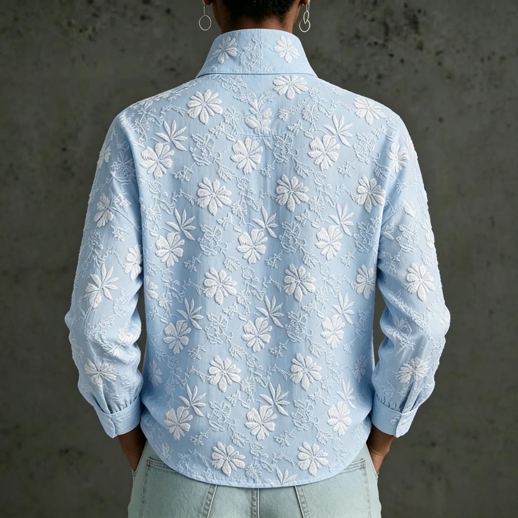 Blusa de Mujer con Estampado Floral, Manga Larga, Cuello Alto y Media Botonadura