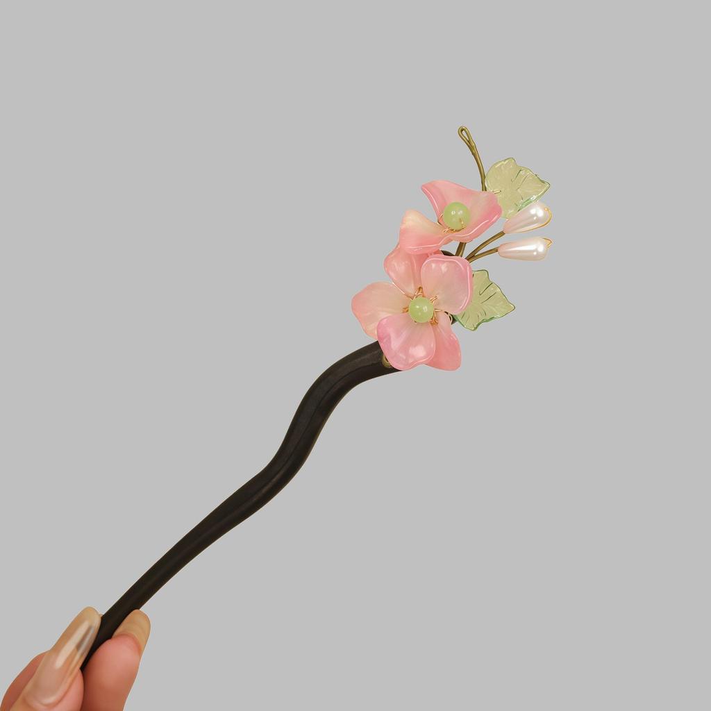 Hanfu Headdress: Retro Chinese Tassel Hairpin with Cheongsam Style