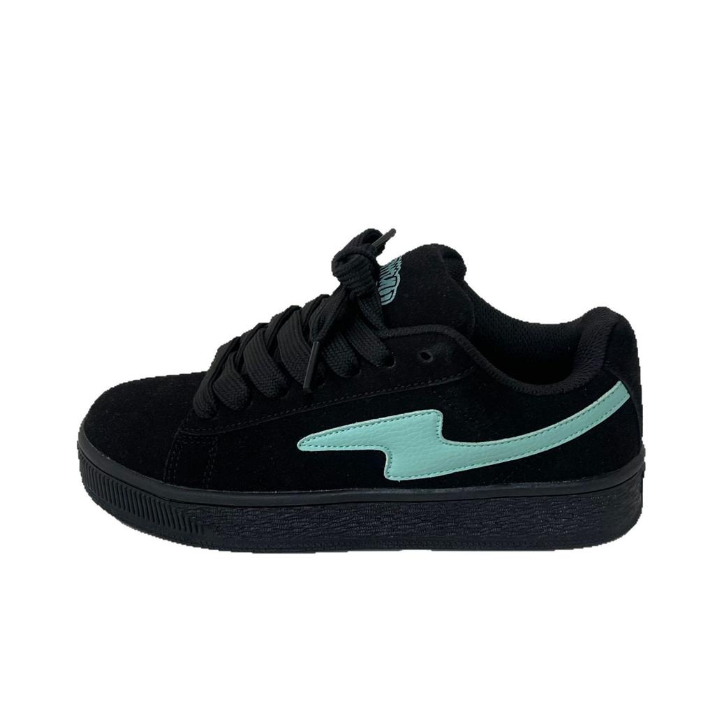 Nuove sneakers estive chic nere con punta a lavagna, scarpe casual da skateboard per studenti