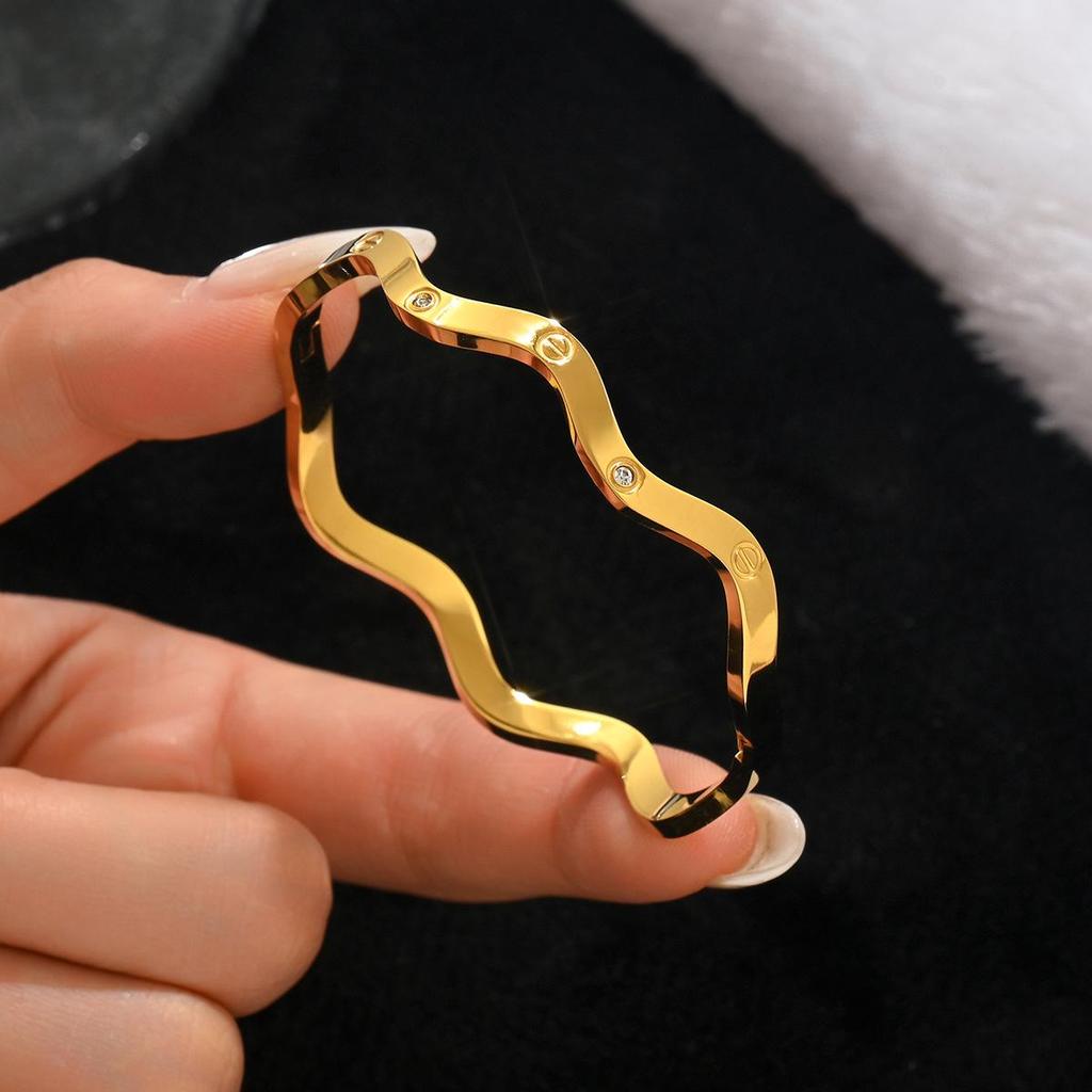 Modne Bransoletki ze Stali Nierdzewnej i Złota 18K - Wytrzymałe, Odporne na Ścieranie Bangles w Stylu Europejskim i Amerykańskim