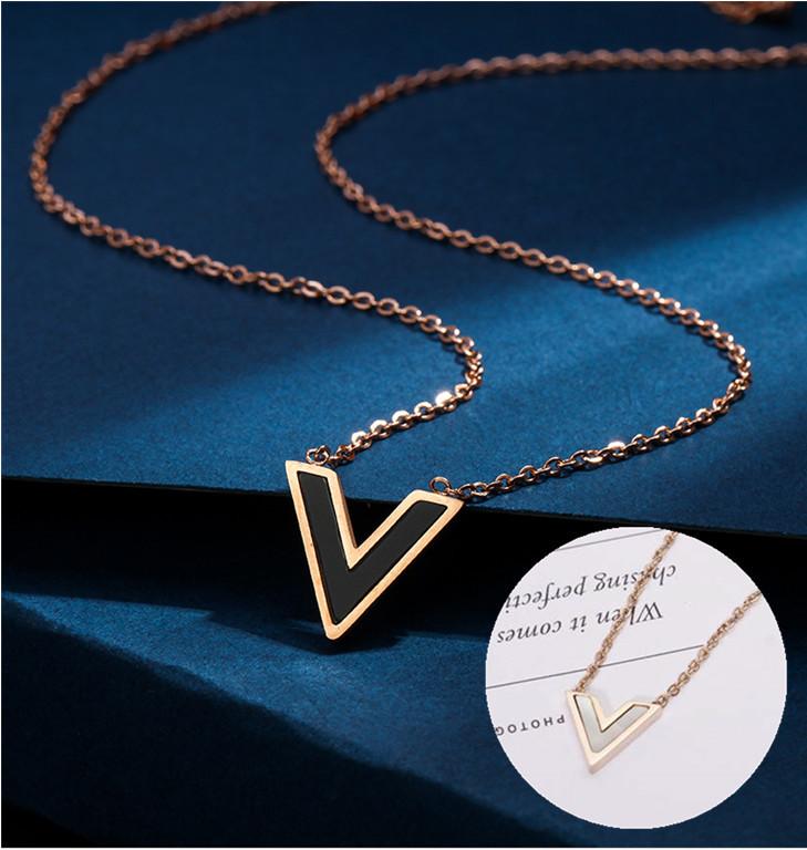 

Titanium Steel Fashion Temperament Black And White Double-Sided V Letter Necklace Women S Rose Gold Short Design Clavicle Chain