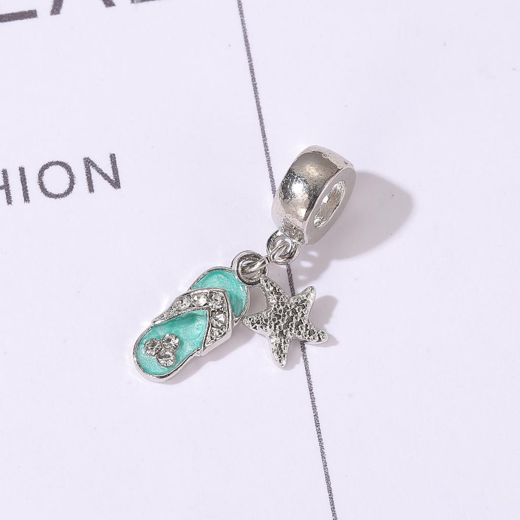 Nové originální slitinové korálky Hudební buben Kytara Visací přívěsek Červený taneční smalt Pasuje na náramek Bangle Diy Dámské šperky Dropshipping
