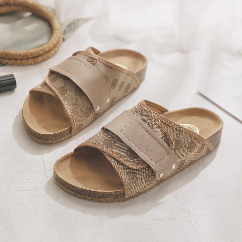 Fashion Thick-soled French Flip-flops That Look Extremely Nice When Going Out, The 2025 New Style of Women's Shoes for Summer Wear