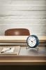 ARNE JACOBSEN Tischuhr Wecker 11cm skandinavisches Design Retro Alarm Sound STATION 43678 Blau (Geräuschloses Design)