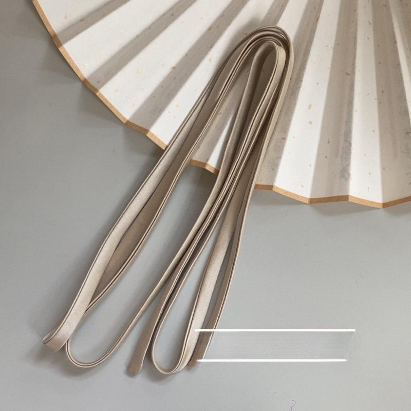 שמלת כלה מסאטן עם שרוכים, פפיון וסרט לשיער, עמידה ורב-תכליתית לכלה