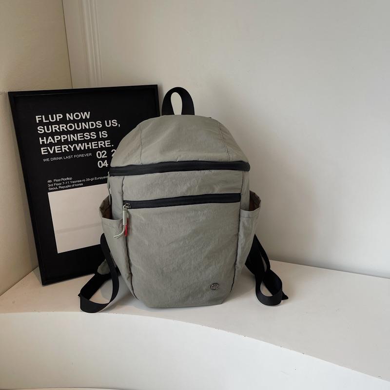 New Outdoor Leisure Schoolbag Women's Mountaineering Sports Lightweight Small Backpack Going Out Niche Lightweight Backpack