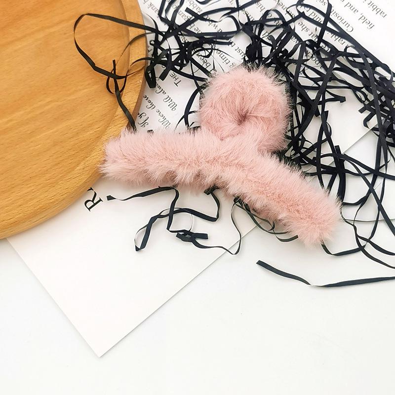 

Плюшевый зажим-акула в корейском стиле: Универсальный осенне-зимний однотонный пушистый аксессуар для волос