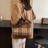 Large Capacity Bag Women's 2025 Autumn and Winter New Shoulder Bag Retro Texture Commuter Shoulder Bucket Bag