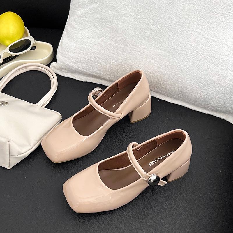 

Retro square head shallow mouth leather single shoes women s summer new patent leather temperament thick heel Mary Jane high heels 35 бежевый
