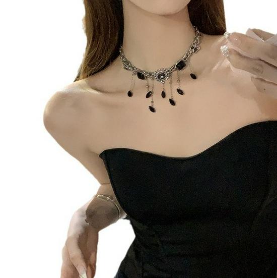 2025 High-End Gothic Punk Necklace: Y2K Dark Style Clavicle Chain for Women