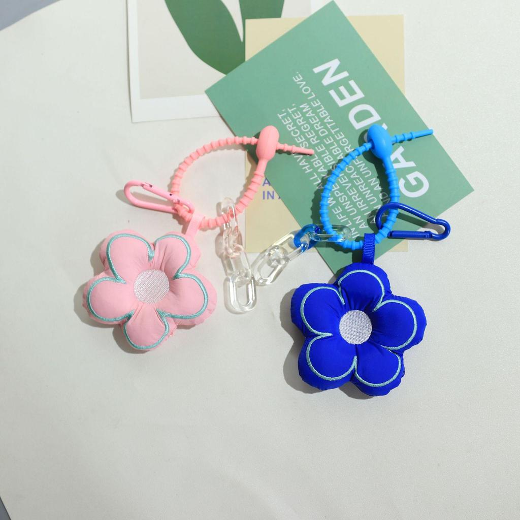 Natural Style Floral Fabric Keychain: Cute Color Block Flower Pendant for Women’s Car Keys or Bags