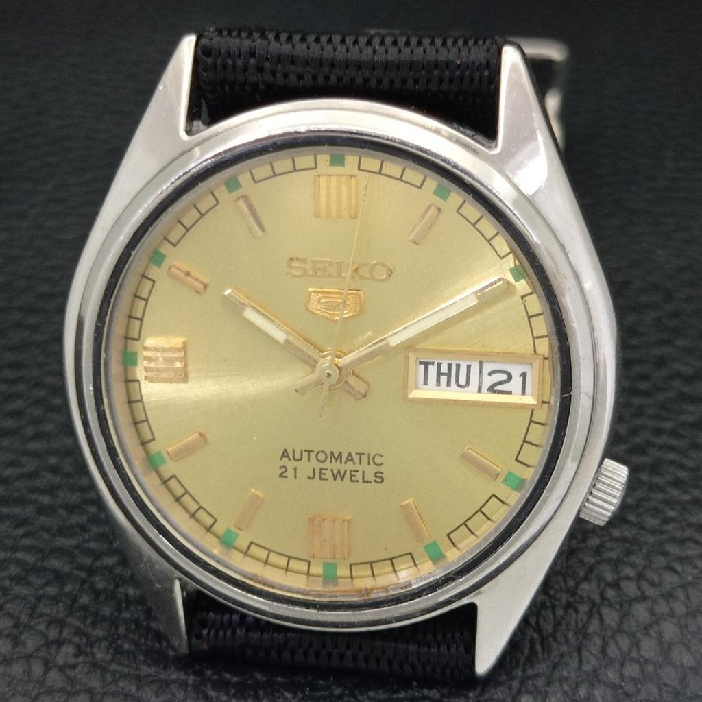 VINTAGE SEIKO 5 AUTOMATIC 7S26A JAPAN MENS GOLDEN COLOR DIAL WATCH A702625-1
