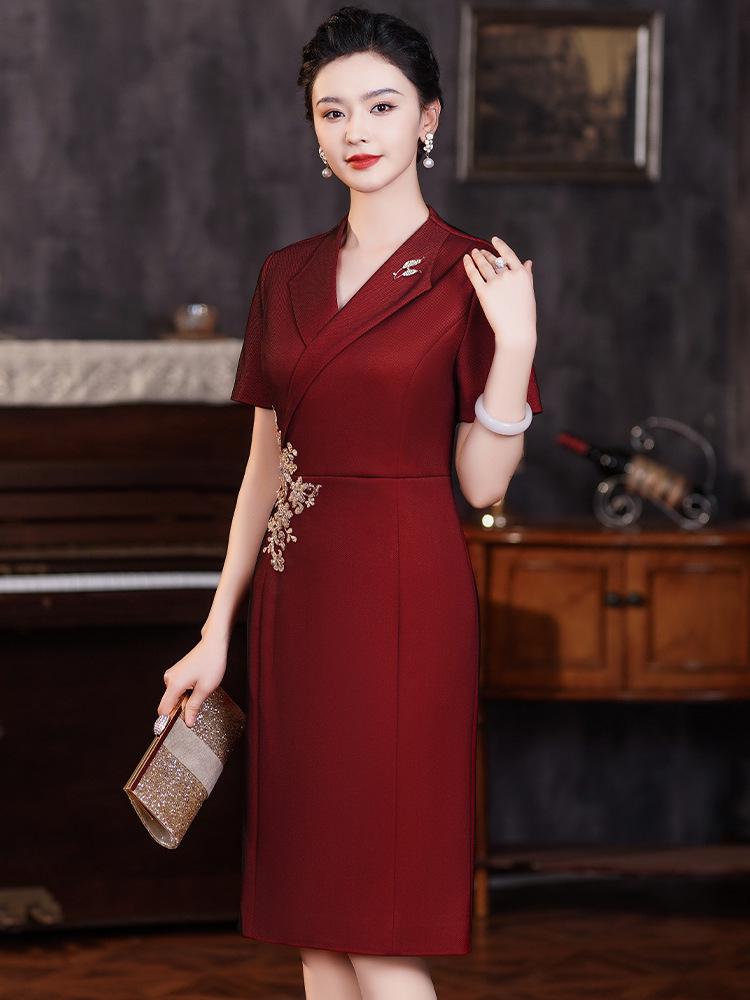 2025 Autumn Elegant V-Neck Slimming Dress for Mother of the Bride