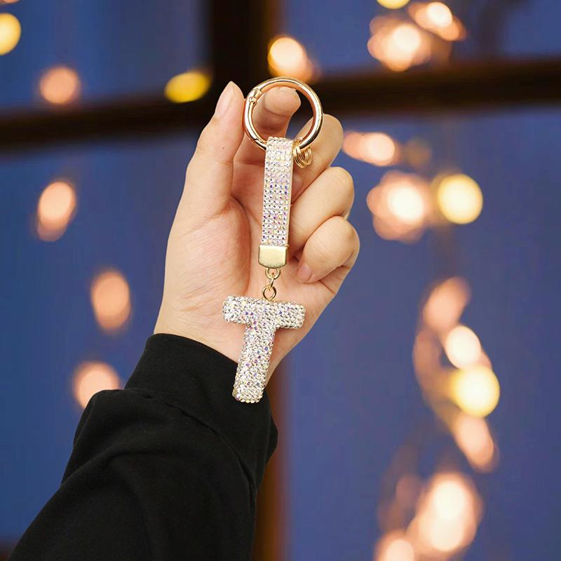 1PC Keychains Ideal Gift Letter Design Bling Key Ring Accessory Full Rhinestone Design Lucky Pendant 26 Alphabet Letters