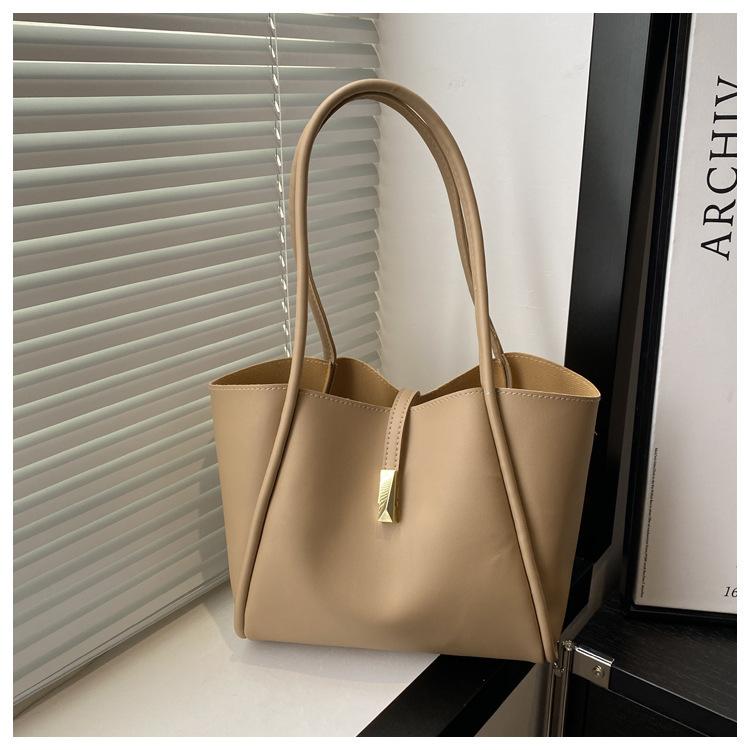 2026 New Early Spring Fashi Simple Retro Casual Large Capacity Commuter Underarm Tote Shoulder Bag Women Handbags