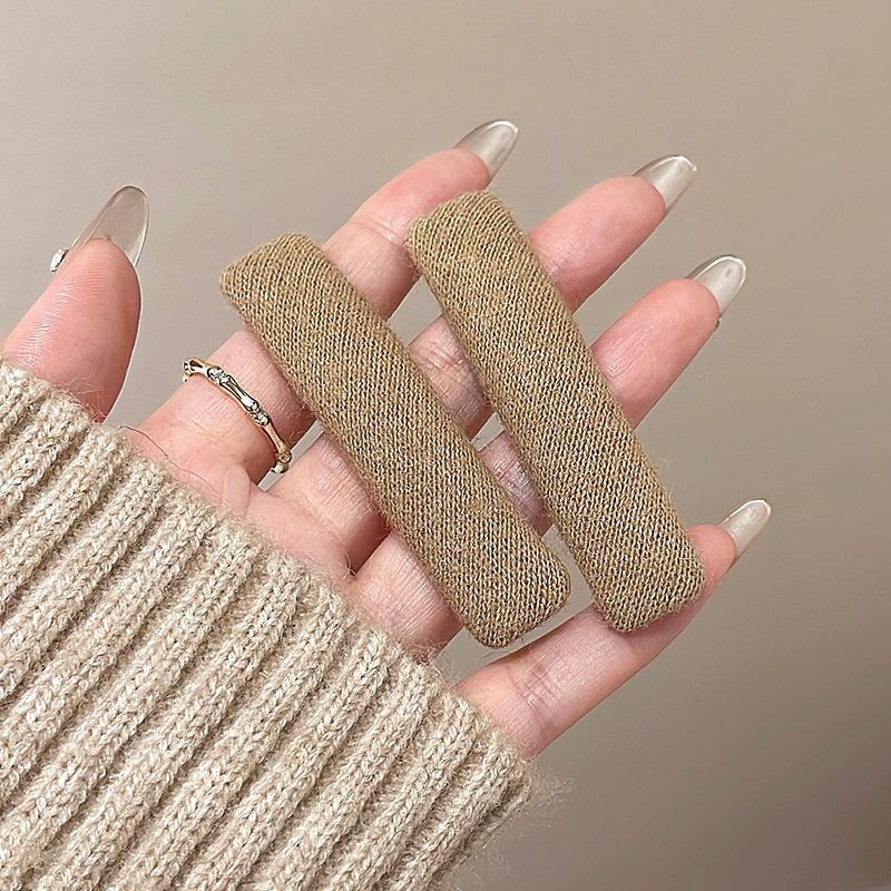1 Pair Nordic Minimalist Velvet Hairpin with Vintage ,Suitable Daily Commuting,Romantic Dating, As A Temperament Headwear