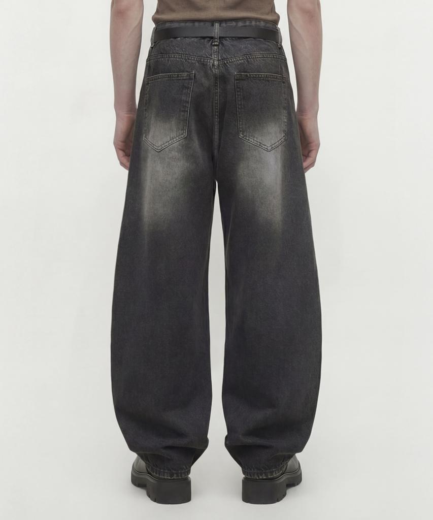 Dideobeulyueseui Structure Balloon Denim Pants (Black)