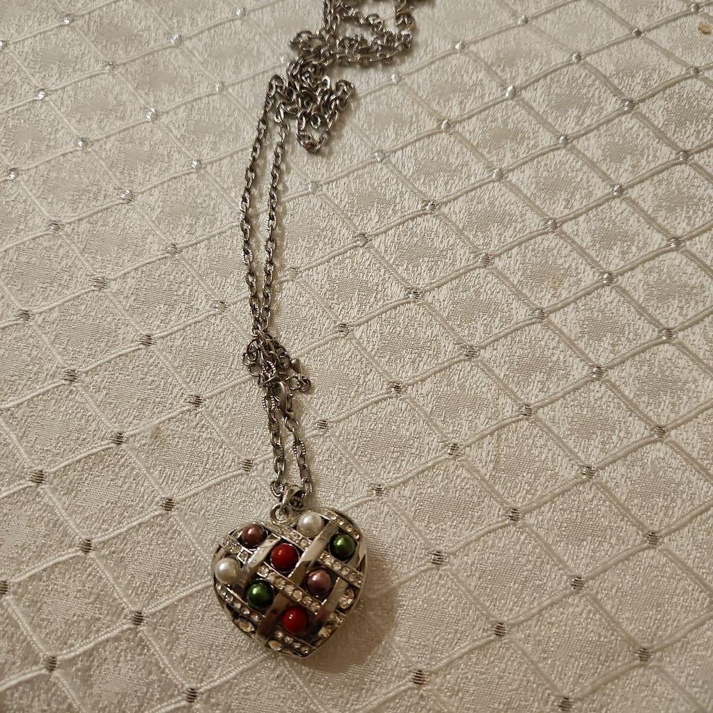Used design necklace