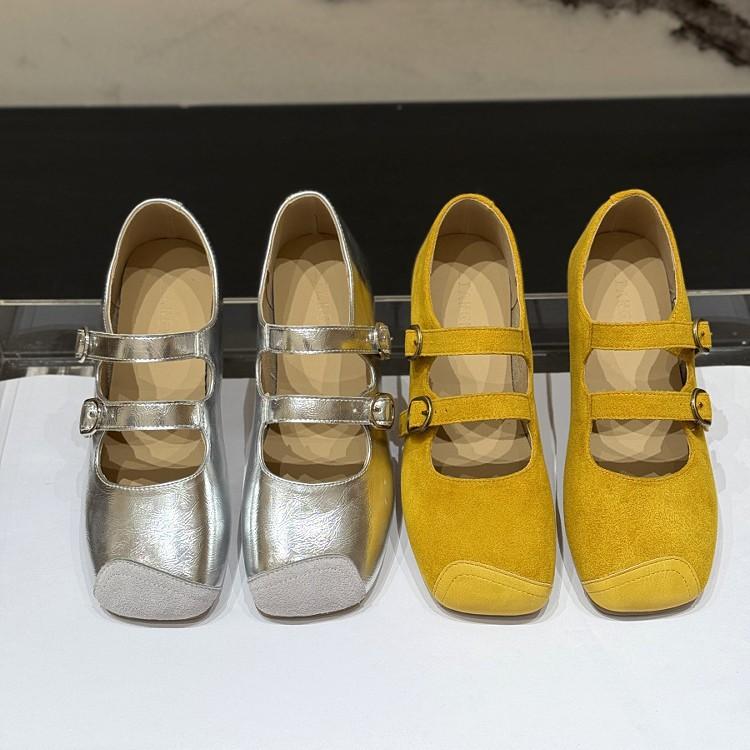 Korean version flat bottom one word with ballet single shoes women's 2025 new summer retro square head Mary Jane small leather shoes