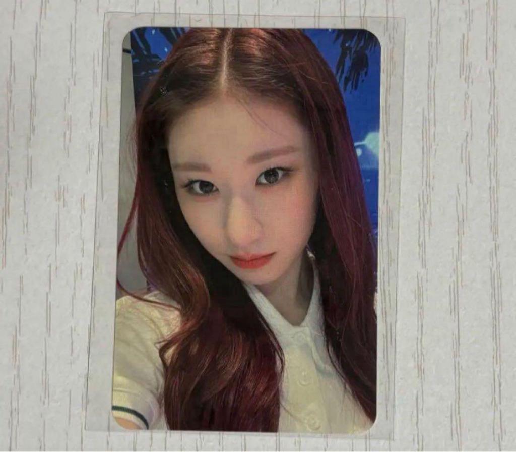 [USED] Itzy Chaeryeong Trading Card Guess Who Tennis