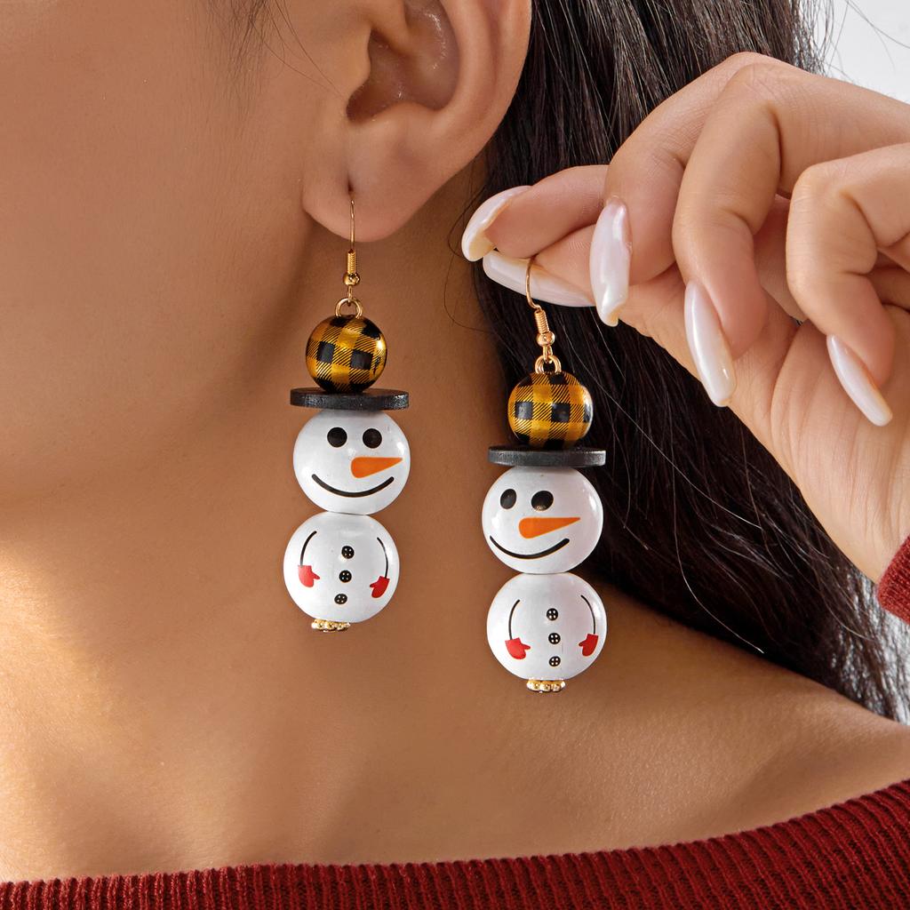 Design Sense Wooden Bead Santa Claus Earrings for Women Funny White Snowman Earrings New Year Holiday Exquisite Jewelry Gifts