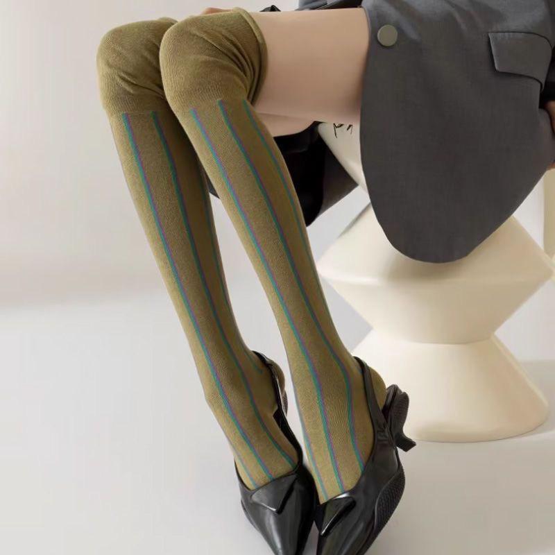 Neue Damenstrümpfe mit vertikalen Streifen JK Koreanischer Kontrastfarben Baumwolle Lockere Lange Socken Für Mädchen Harajuku Über Knie Socken Strumpf