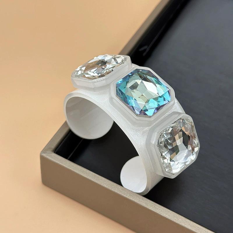 Colorful Acrylic Inlaid Quartz Stone Open Bracelet Fashionable Trendy And Personalized Jewelry Gift For Friends
