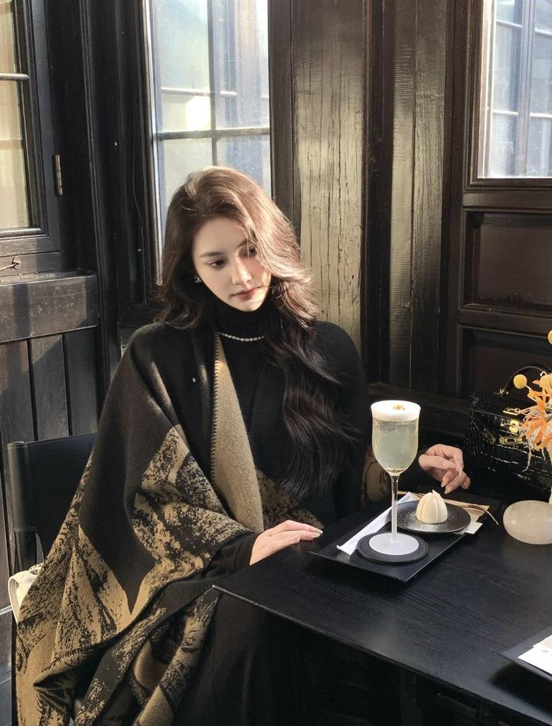 Northwest Xinjiang Women's Autumn/Winter Shawl Cape: Western Sichuan Travel Cloak & Thick Tibetan Scarf