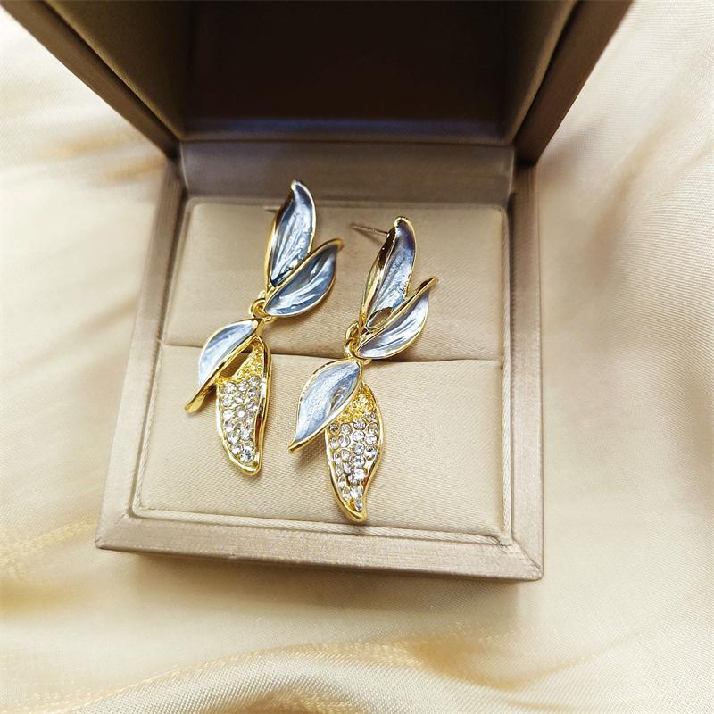 New Trend Enamel Btterfly Shape Stud Earrings Unique Design White Green Color Animal Small Earrings Women's Unsual Earrings