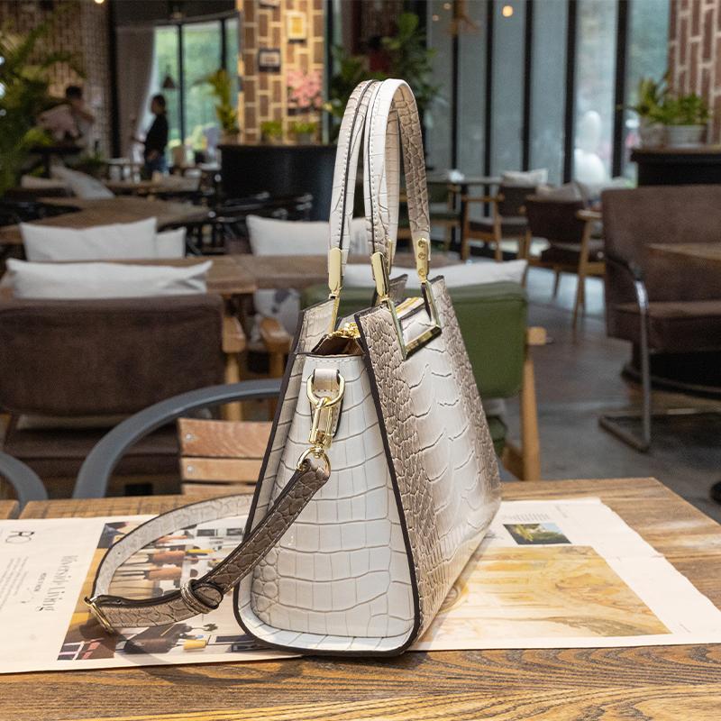 Luxurious Crocodile High-end Bag for Mom  Large Capacity  New