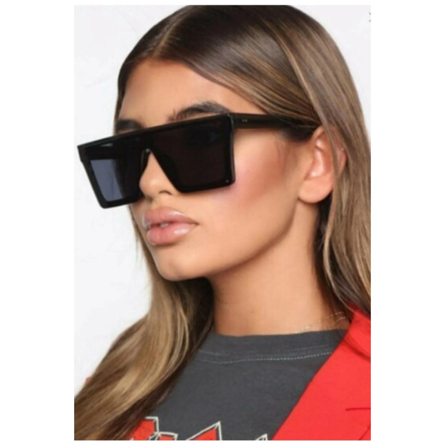 

Зеркальные солнцезащитные очки большой квадратной формы чёрный