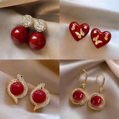 Elegantní náušnice ve tvaru srdce z angory červené barvy: Pozlaceno pravým zlatem s diamanty - Ideální pro slavnostní příležitosti