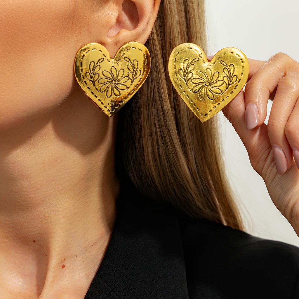 Dawney Exaggerated Retro Pattern Big Love Stud Earrings Female, Fashionable Metal Oil Dripping Flower Resin Earrings