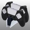 PlayVital Controller PS5 Ergonomico Morbido Silicone Design Diviso per Presa Include Tappi per Stick Analogici per PS5 Compatibile con Dock di Ricarica
