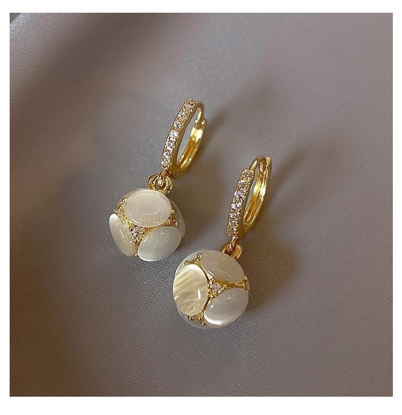 Korean Dongdaemun Cat s Eye Earrings with Hydrangea Pendant - Elegant and Trendy for Women