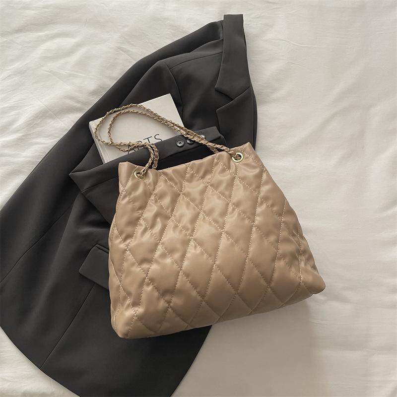 This Year, the Popular Diamond Embroidered Thread Chain Bag Women's 2025 New High-end Texture Versatile Fashion Shoulder Messenger Bag