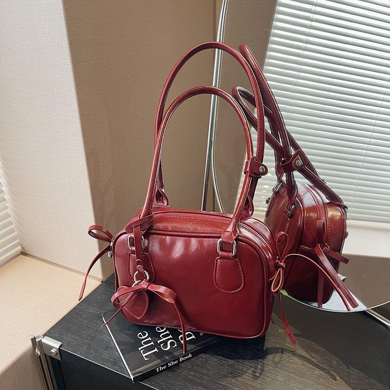 Premium Retro Small Square Bag Women's New Autumn and Winter Versatile Butterfly Shoulder Underarm Bag Commuter Bag