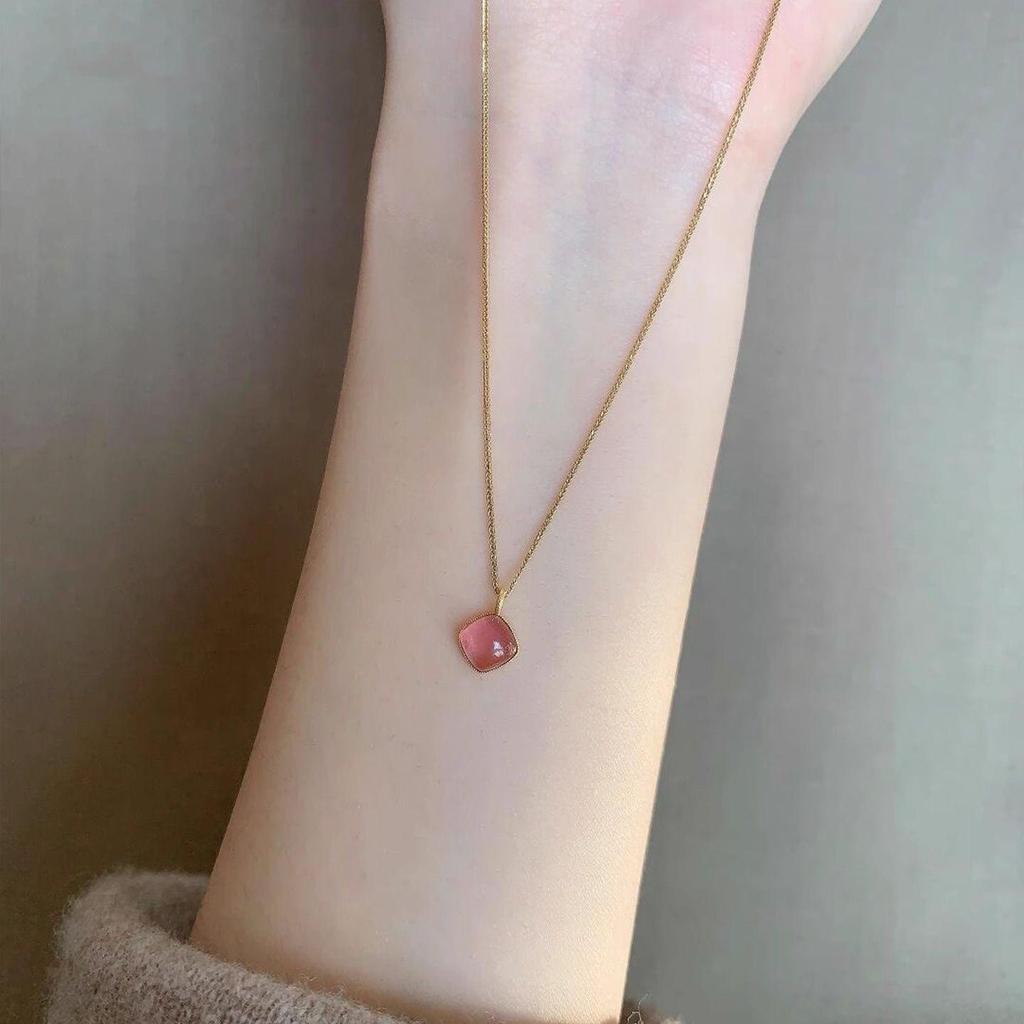 Pink Square Bean Necklace for Women - High-End, Everyday Versatile Choker, Skin-Brightening, Perfect Gift for Girlfriend.