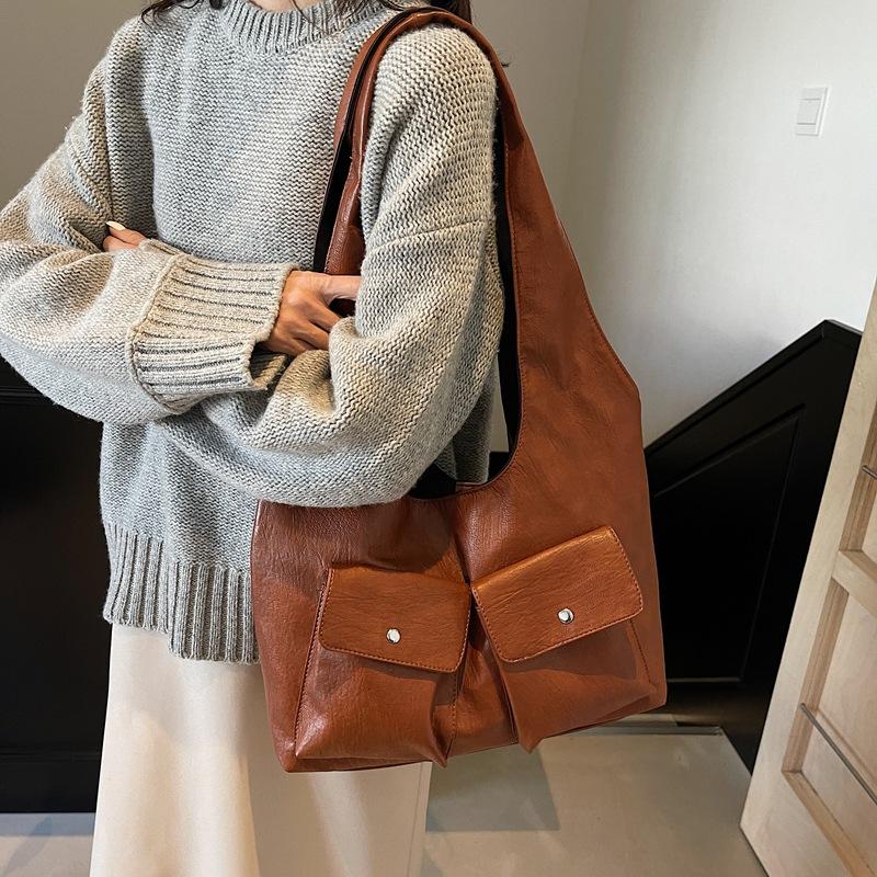 Winter new fashion casual large capacity tote bag women's shoulder retro messenger bag commuter women's bag