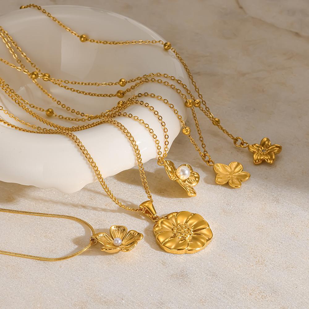 18K gold plated flower necklace stainless steel plum blossom petals pearl collarbone chain ins niche design jewelry women
