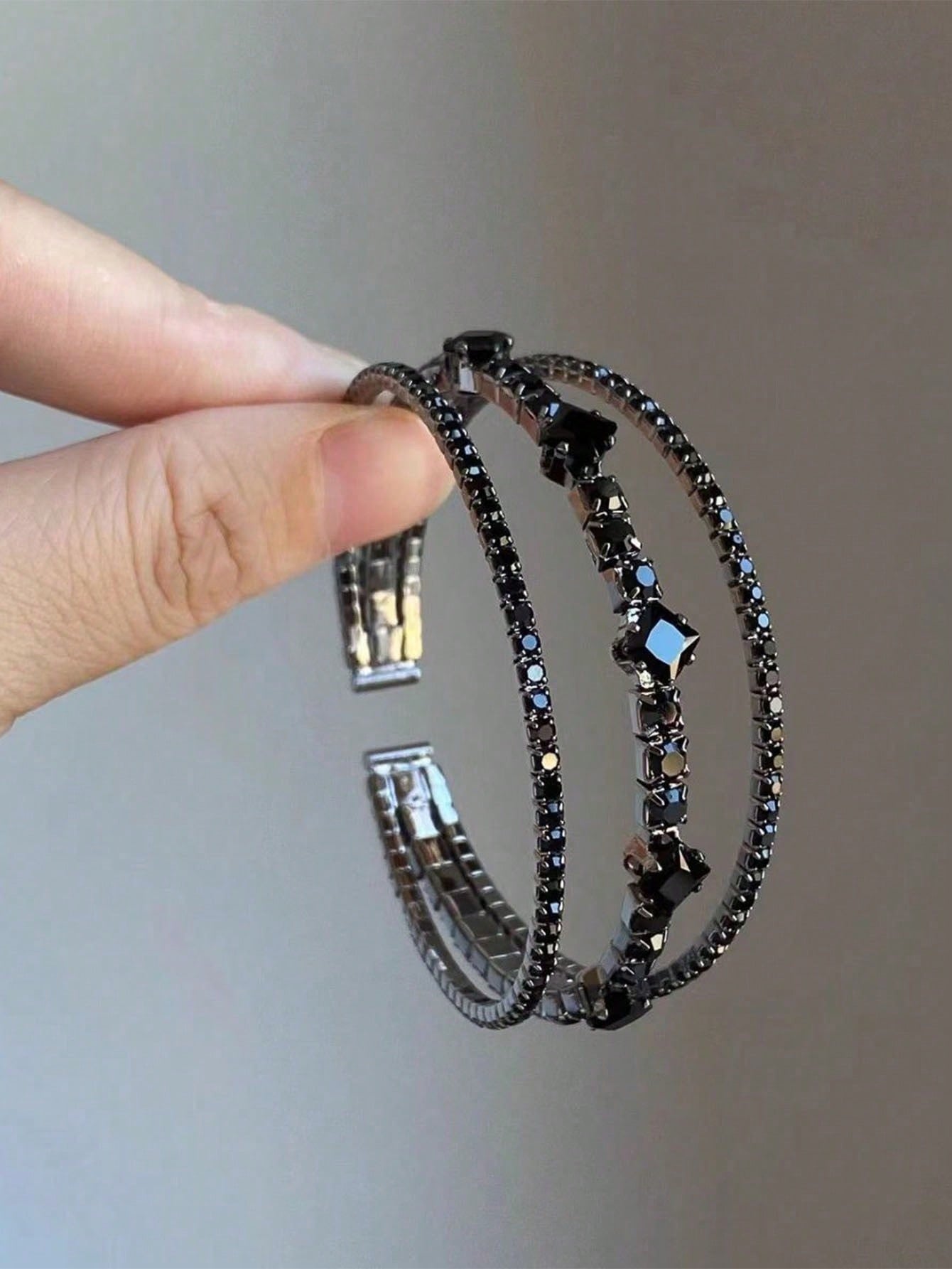 

1pc Fashionable & Elegant Black Rhinestone Elastic Bracelet, Suitable For Women In Any Occasion чёрный