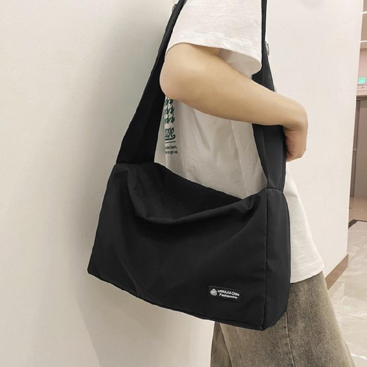Fashionable Unisex Shoulder Bag with Ample Storage Space Casual Crossbody Bags