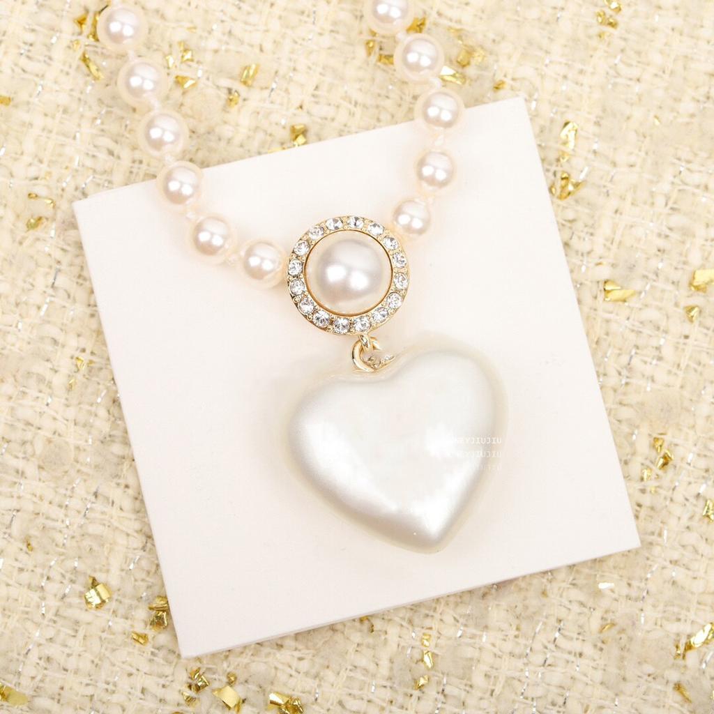 Luxurious Women Jewelry Heart Shaped Pearl Pendant Necklace Famous Top High Quality Designer Sweet Girl Present Present TrendLuxury Pendant Necklace