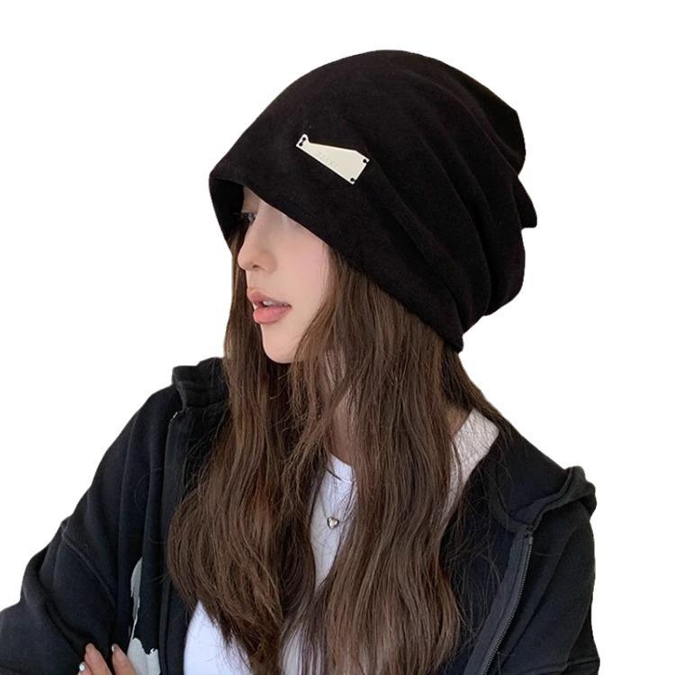 A New Japanese style Metal Logo Headwear Hat for Women A Laid Back and Cool Korean Style Autumn Cap for Men