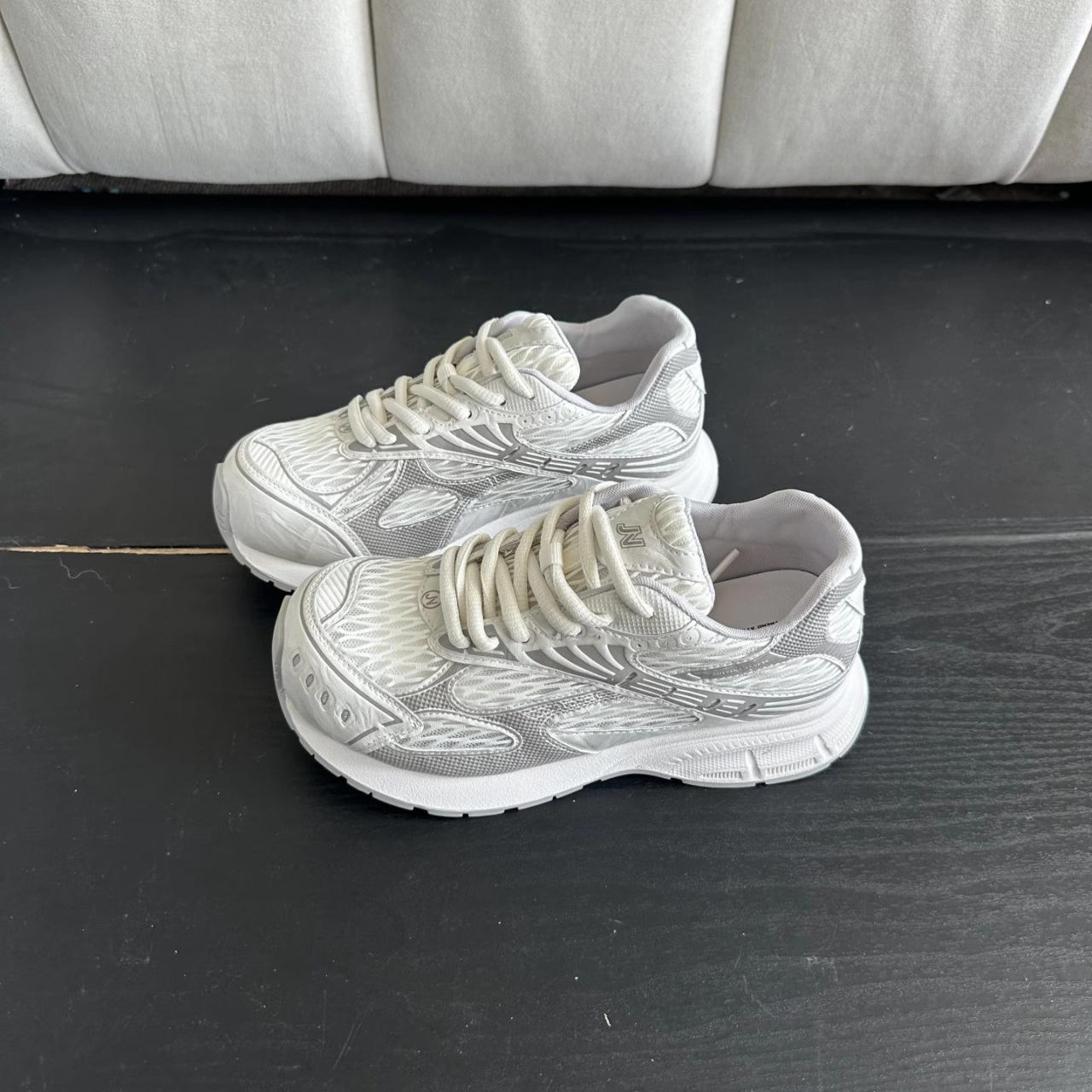 

2025 лето новые толстоподошвенные увеличивающие рост повседневные спортивные туфли для моральной подготовки женские дышащие ретро на шнуровке мягкая подошва туфли Форреста Гампа женские 35 бежевый