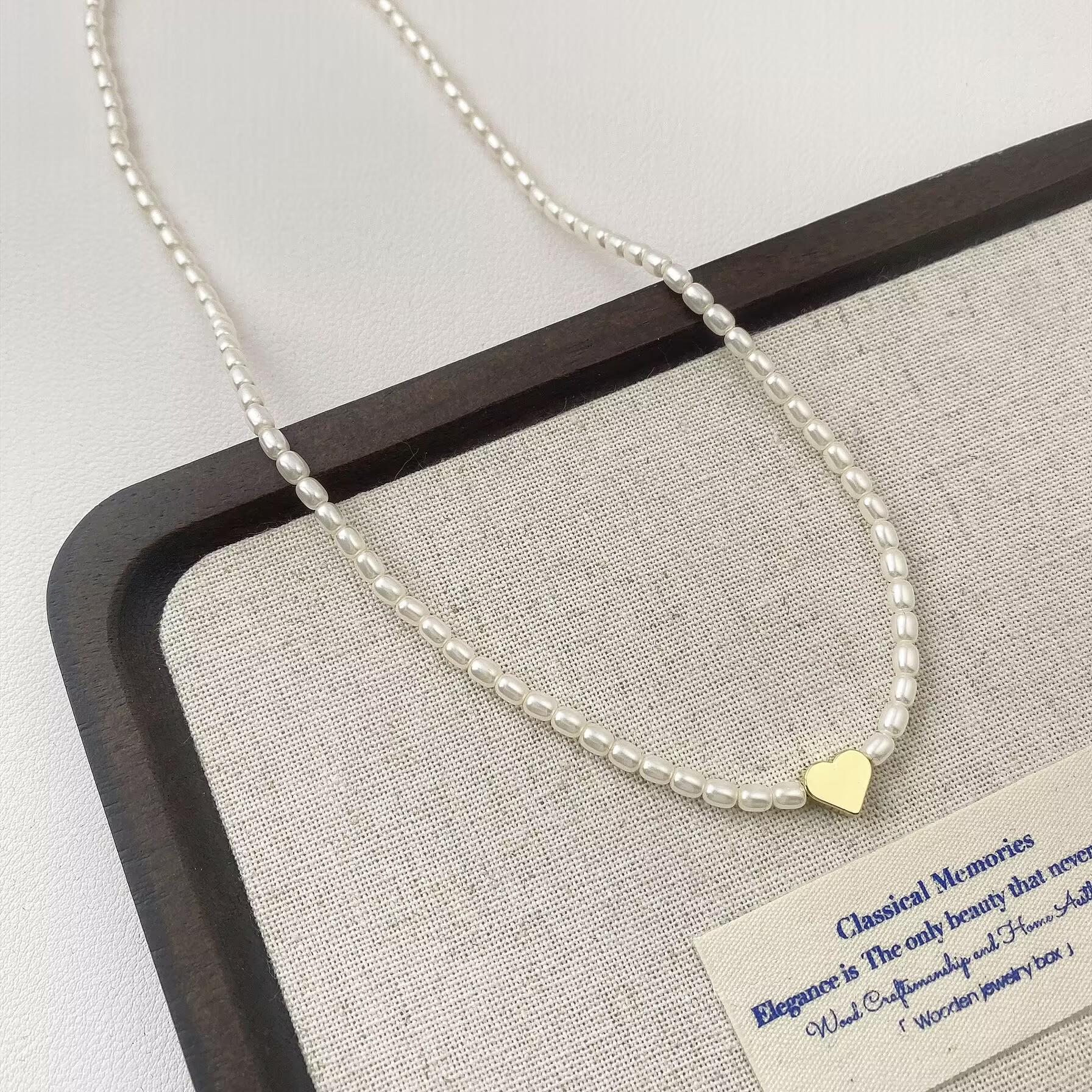 Luxurious Gold Heart & Pearl Necklace - Elegant & Versatile Design