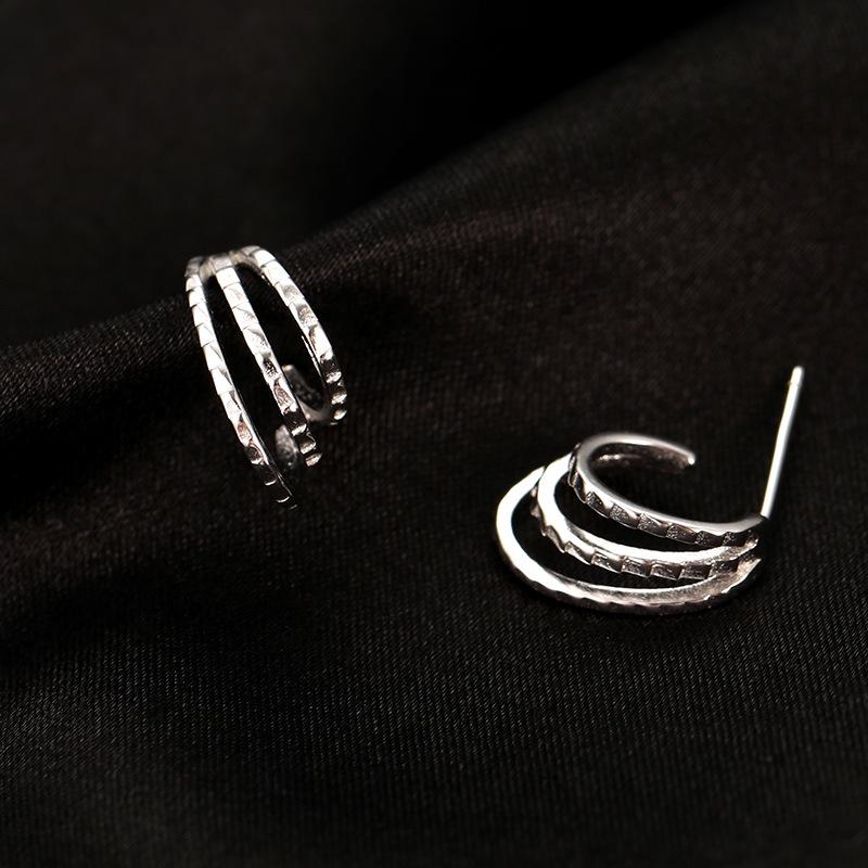 Banyan Tree S925 Silver Korean Trend Three-Layer C-Shaped Earrings - Simple, Elegant Style for Women