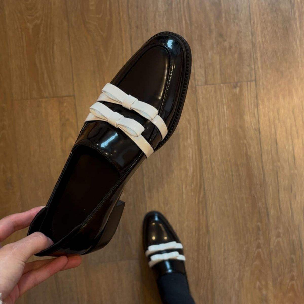 

Кожаная версия~ Лоферы в британском стиле женские туфли-однопедальки для通勤 Французский бант толстый каблук маленькие кожаные туфли 40