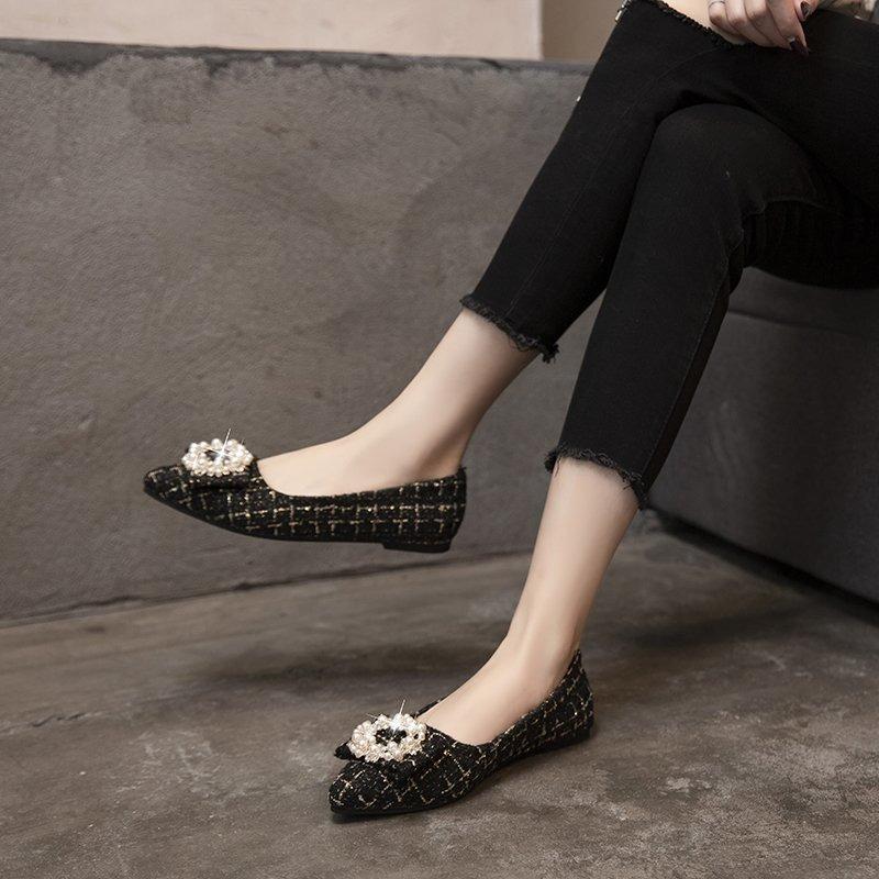 

Мода 2025 Новая обувь с мелким вырезом Осенние женские мокасины Повседневные женские кроссовки Жемчужная отделка Балетки Модные Низкий каблук Заостренный носок 35 чёрный